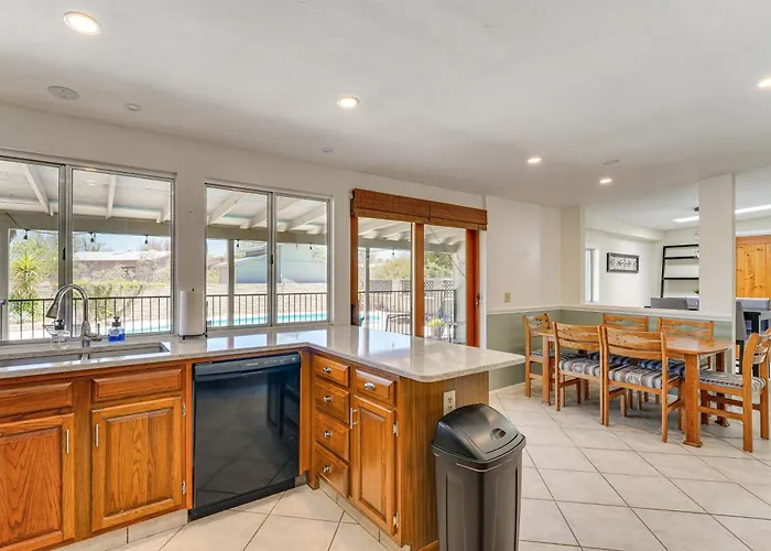 Holiday home Near Catalina Hiking Trails: Mtn-view W/ Pool *