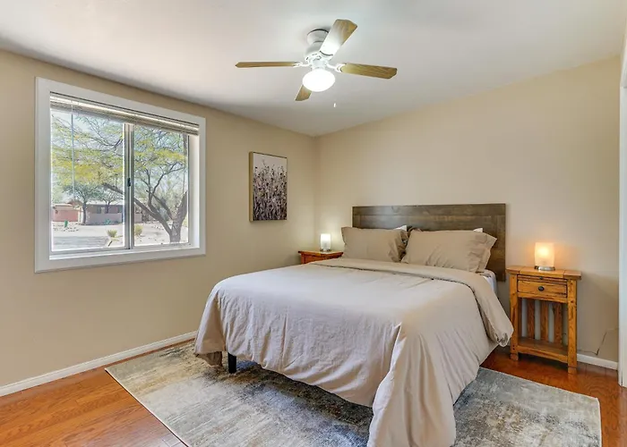Holiday home Near Catalina Hiking Trails: Mtn-view W/ Pool